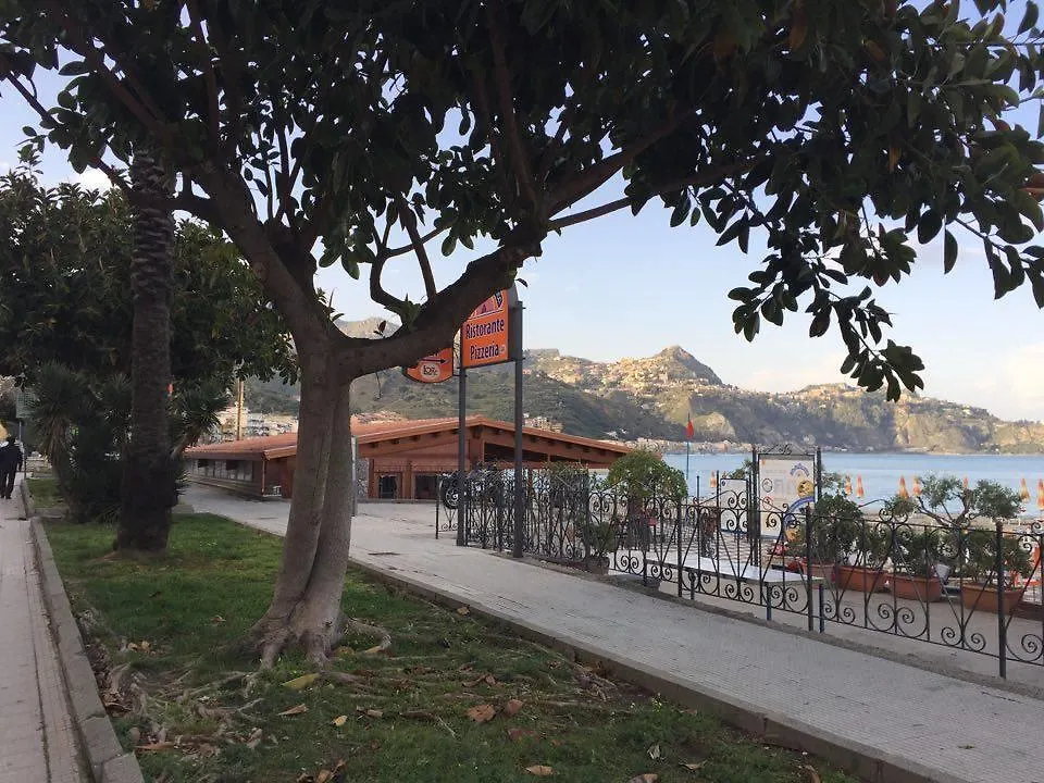 B&B La Casa Di Luigi Giardini-Naxos Bed & Breakfast
